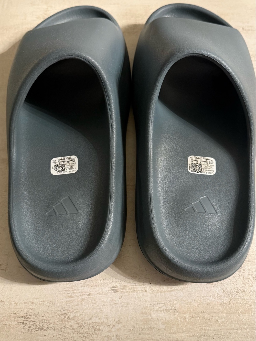 Adidas Yeezy Slide Slides in Slate - Picture 3 of 3
